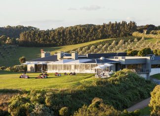 Cable Bay Vineyard & Verandah bar