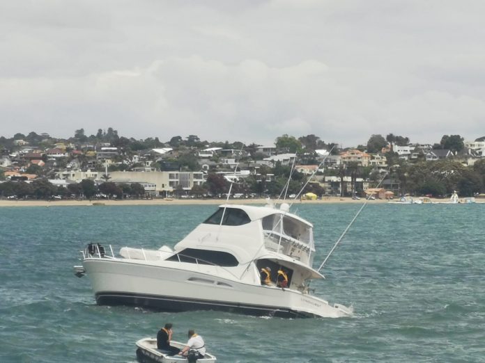 Fuller’s ferry, Kekeno, went to the aid of a launch stuck on rocks off St Heliers on Wednesday 23 December.