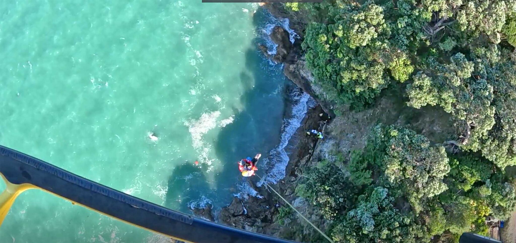 Kennedy Point man rescued after falling from cliff - Waiheke Gulf News