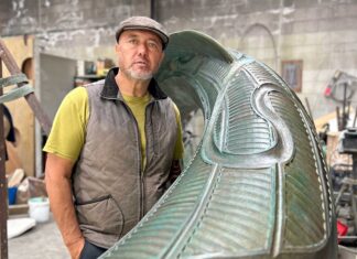 Artists bring massive bronze eel to life in CBD
