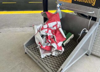 Outcry over advertising on wharf